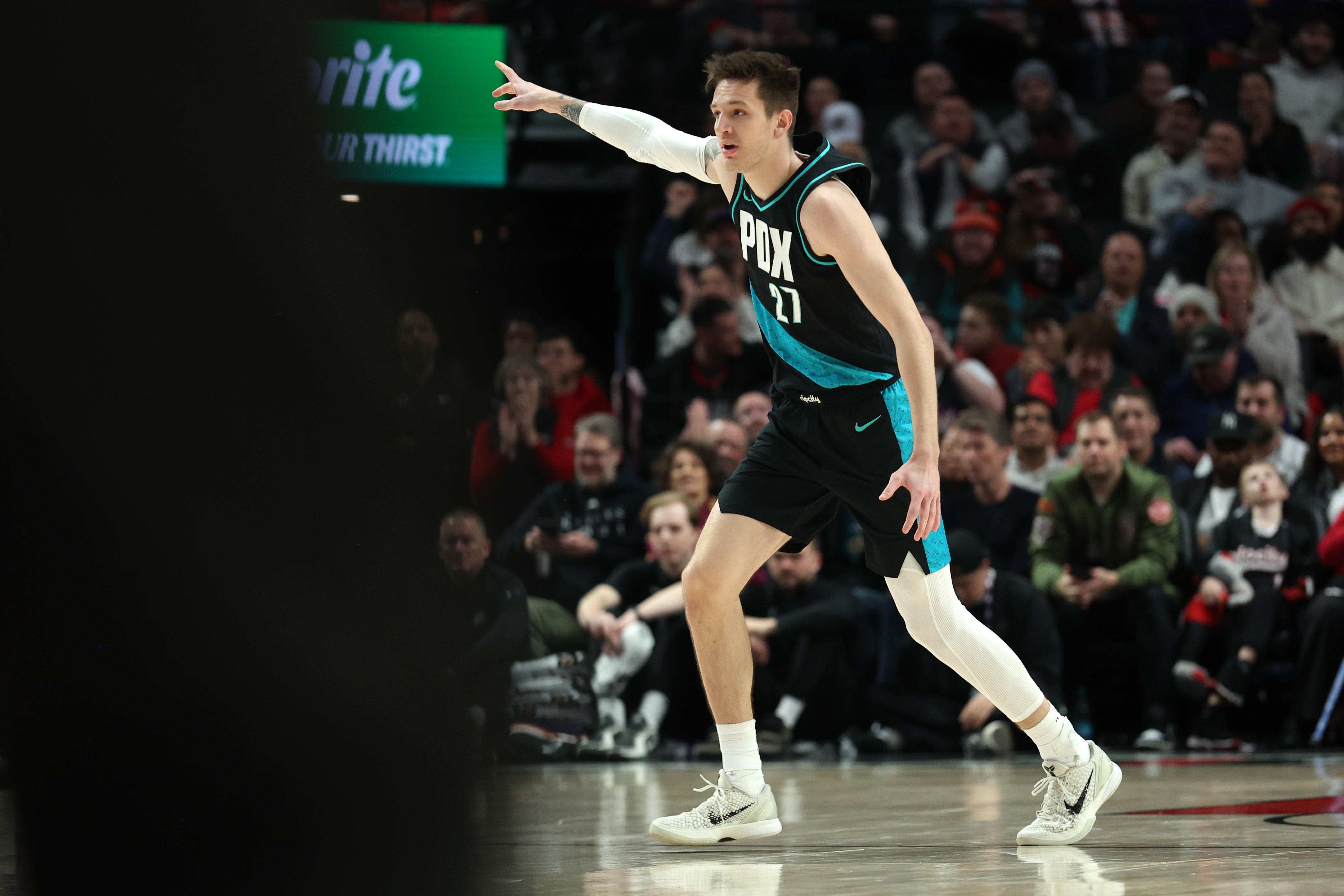 开拓者阵容盘点:缺射手 后卫太多 中锋位置若瀚森顶不上也要解决