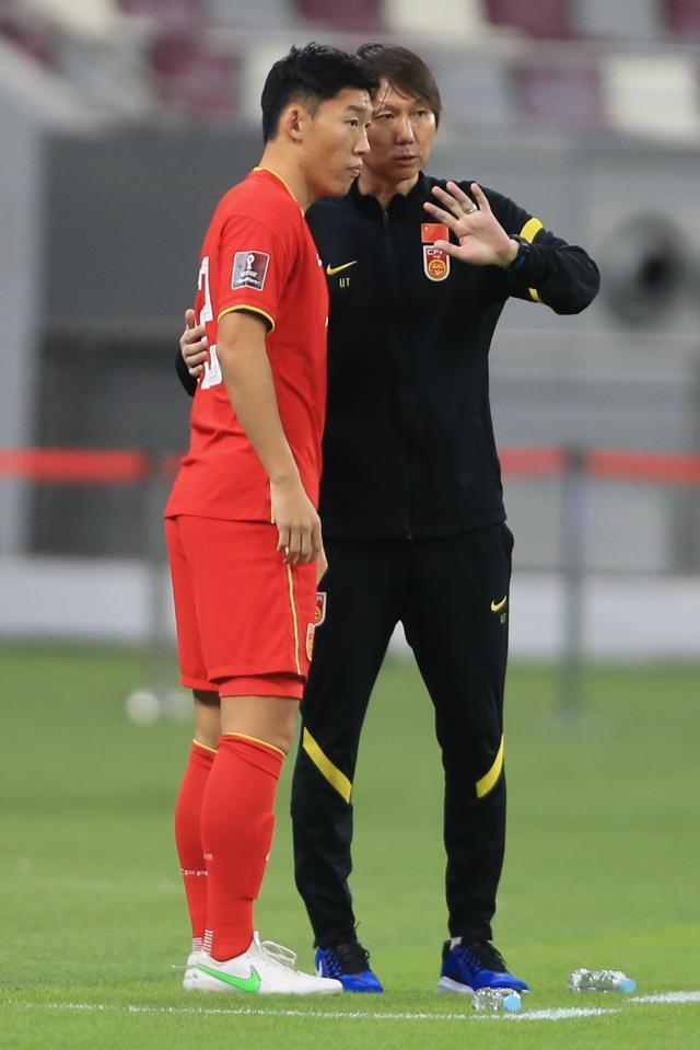 球速官方-犯错梅开二度！国足21岁中卫学费要交到何时？